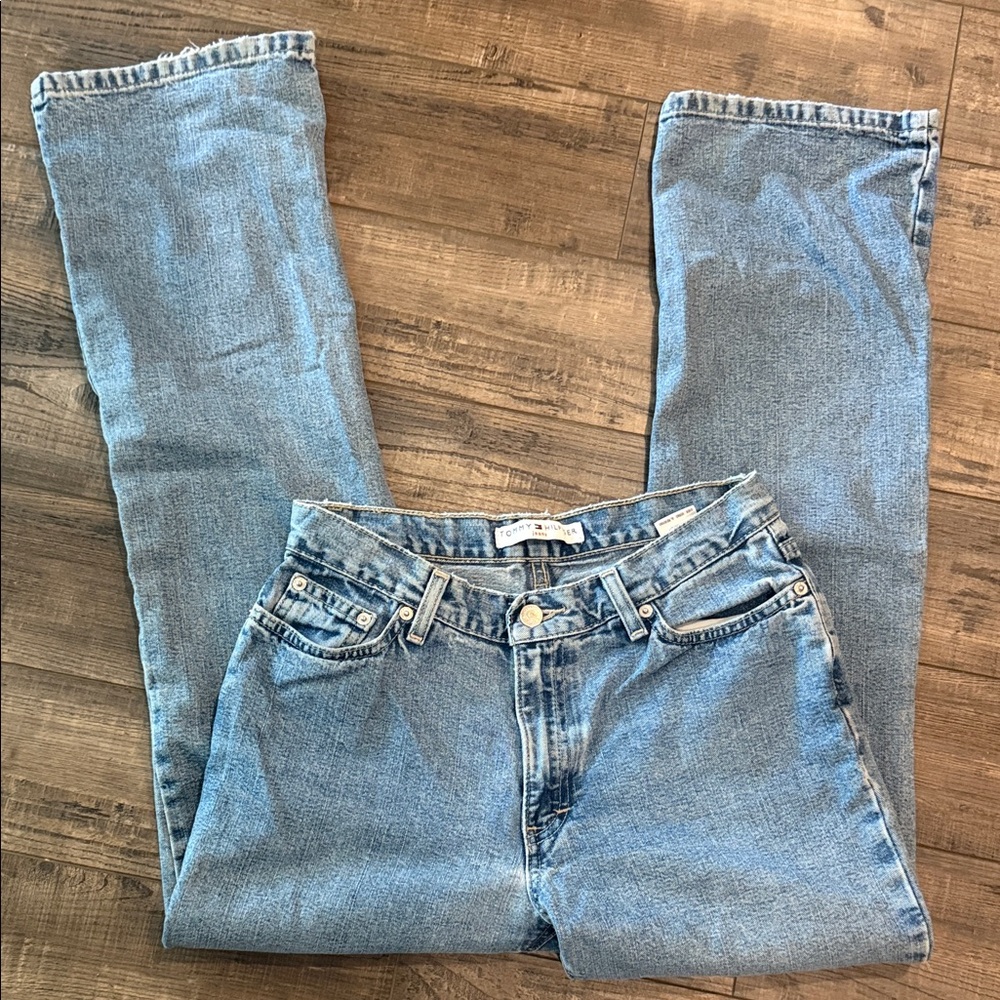 Tommy Hilfiger Women's Light Blue Straight Leg Jeans 28” waist
